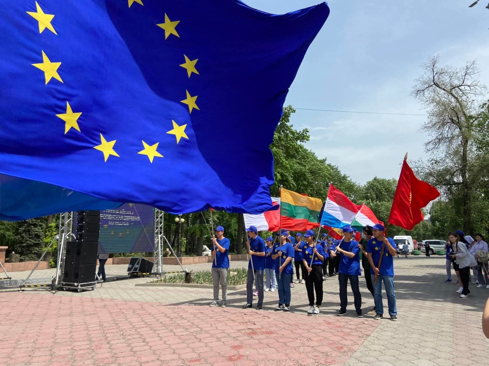 День европы есть. День Европы. День Европы в Кыргызстане. Евросоюз Кыргызстан. Как отмечают день Европы.