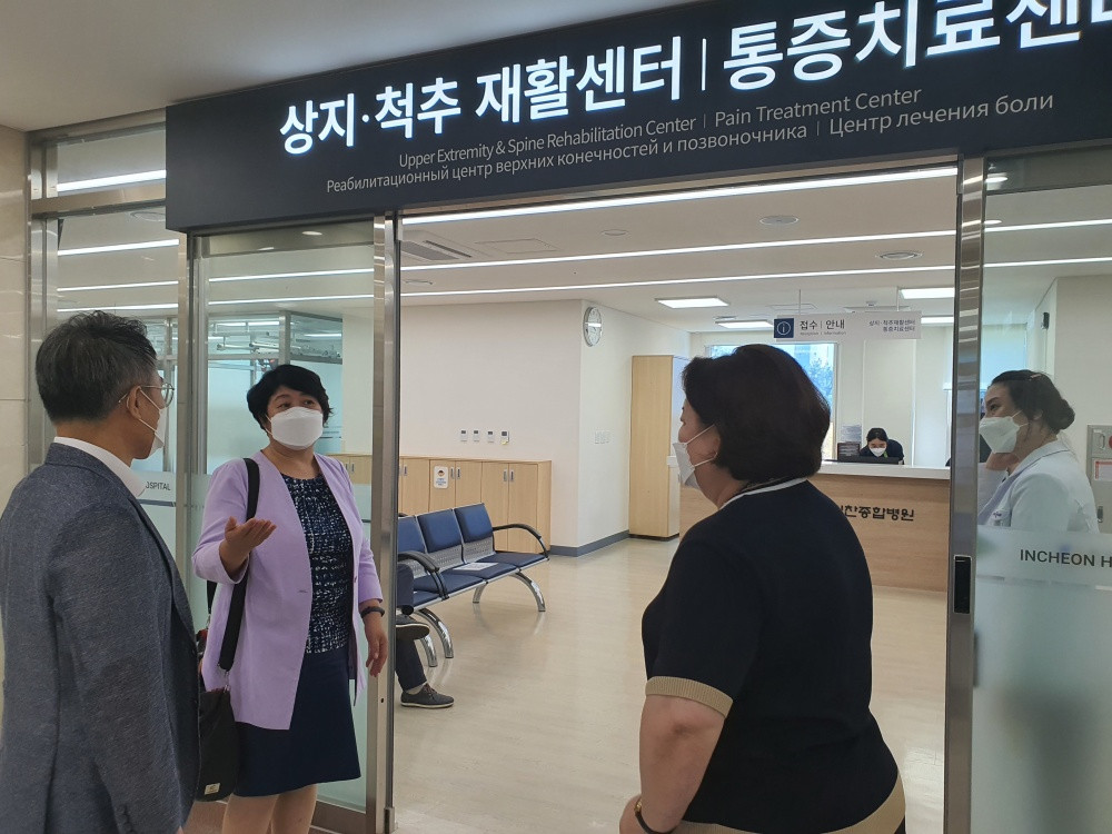 Врачи в южной корее. Клиника химчан Корея. Министр здравоохранения Республики Корея. Посольство Южной Кореи в Кыргызстане. Врачи Южной Кореи.