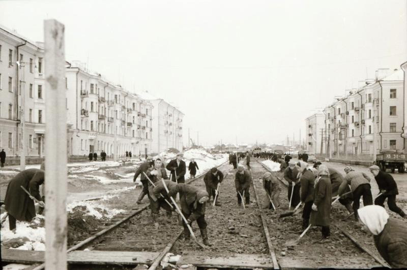 1957 год первый в истории. Стройка 1957 год. Зима Магнитогорск 1957 год. Комсомольск-на-Амуре 60 70 80 годов.